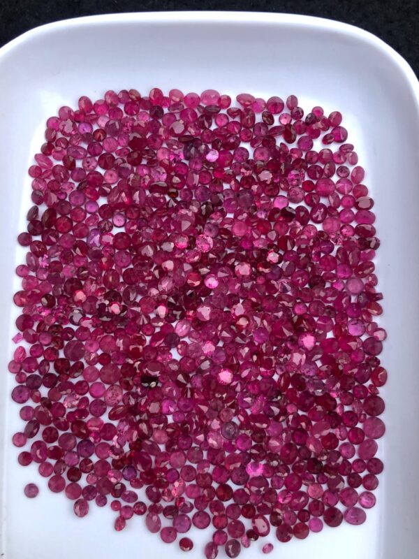 Excellent very beautiful Natural Good quality jewellery size faceted fabulous lustre Amazing colour Ruby 💎 available for sale Weight : 132 carats Origin: Afghanistan 🇦🇫 Dimensions: 3 to 4.5mm long